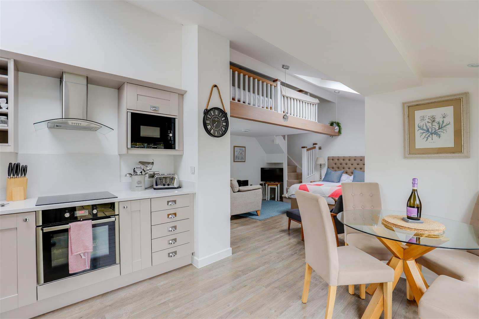 Warren Farm, Pendoylan, Nr Cowbridge, Vale of Glamorgan, CF71 7UJ